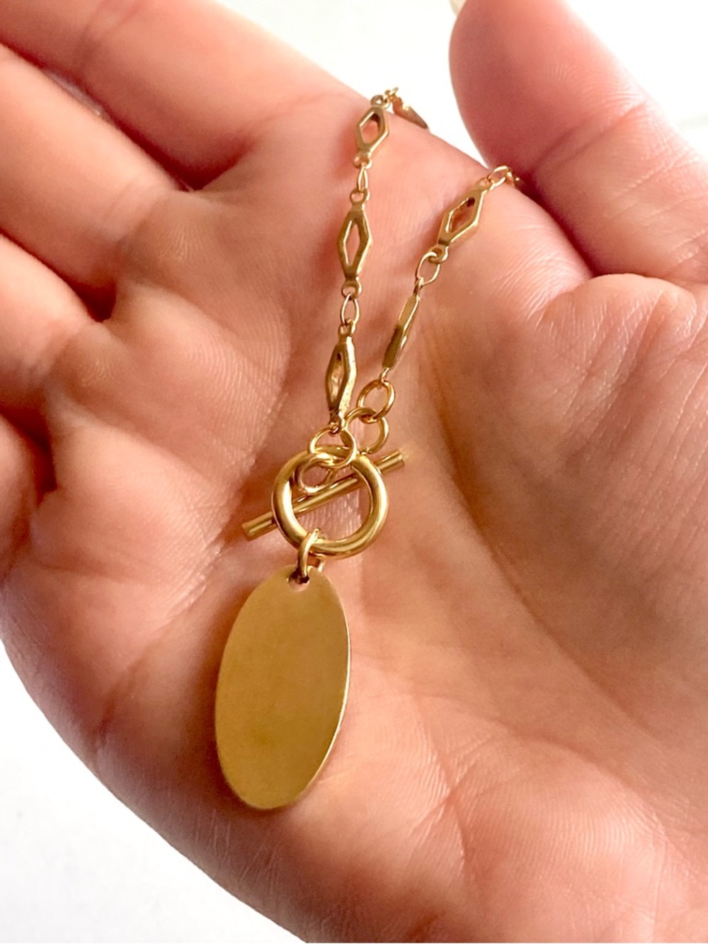 ๐1 day sale๐ Gold-Tone Oval Toggle Necklace Women's Jewelry NWOT - Picture 5 of 6
